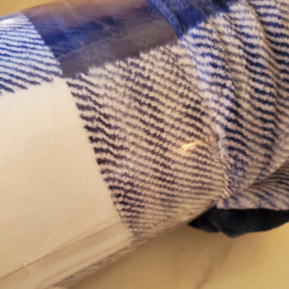 THE BUG ONE BLUE THROW ,NEW FROM Kohls - Picture 7 of 7